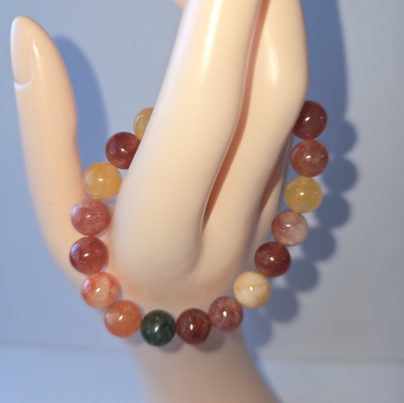 Rabbit 🐇 Hair Quartz Bracelet - Picture 4 of 7